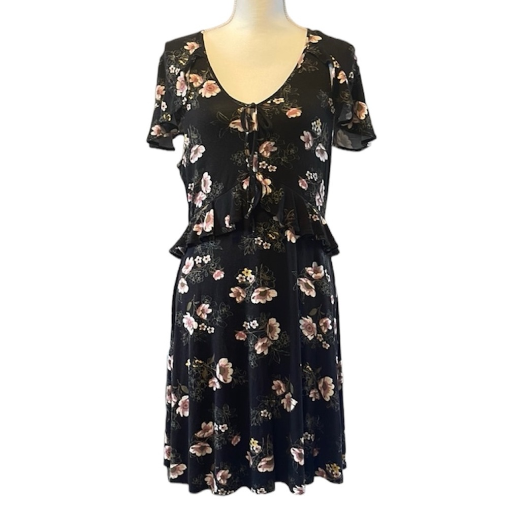 American Rag 🆕 | Feminine & Flattering Cut V-Neck Peplum Floral Dress NWT  Sz XL